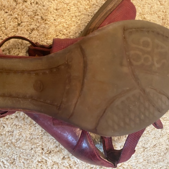 Shoes - Picture 2 of 4